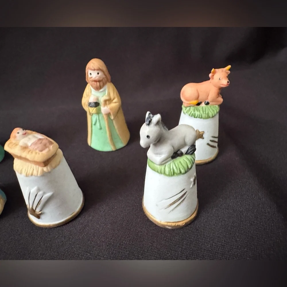 Vintage 1987 Enesco Porcelain Nativity Scene Thimble Display 8 Piece Set